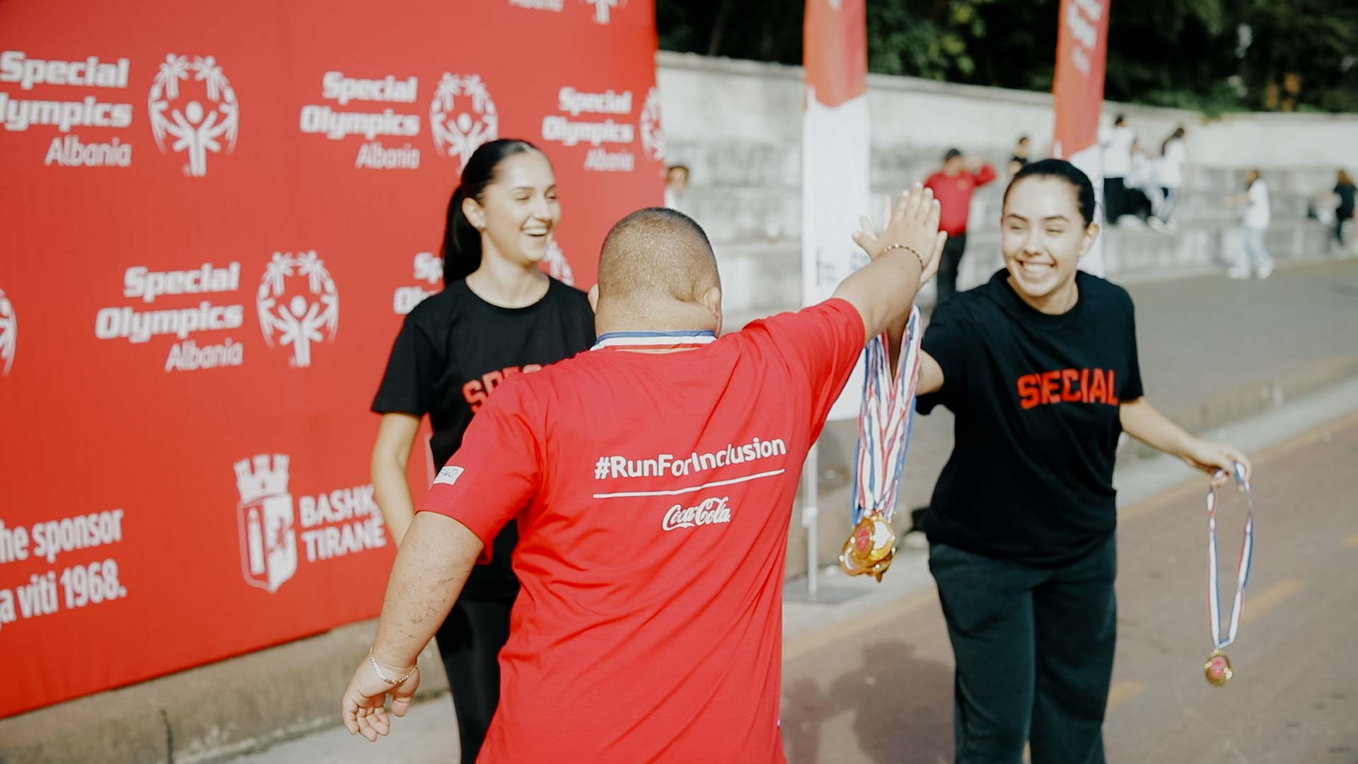 Një mesazh i fortë për gjithëpërfshirjen:  Special Olympics Albania në Maratonën e Tiranës me Coca-Cola!