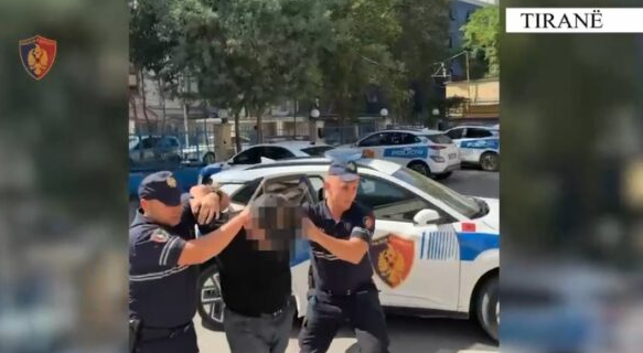 Përdorën Inteligjencën Artificiale për t’i marrë 100 mijë euro kambistit 70-vjeçar. Arrestohen dy të rinjtë, në kërkim një tjetër (VIDEO)
