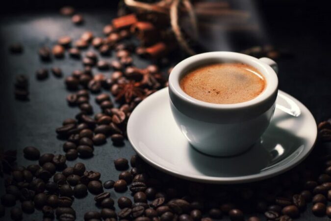 1 apo 5 kafe në ditë? Shkenca “vendos”! Ja sa është sasia e shëndetshme që mund të konsumojmë