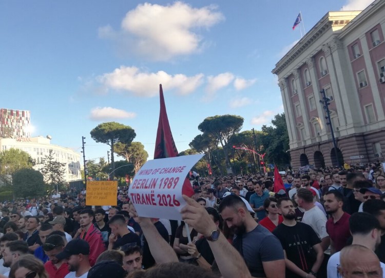 Analiza/ Tani protesta duhet të ruajë edhe plazhet