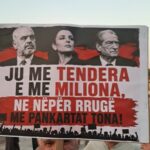 FOTOLAJM/ “Korrupsioni kërkon ndëshkim”, mesazhet pikante në protestën e 81-të kundër Ramës