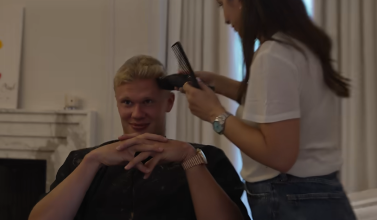 VIDEO/ Haaland ndryshon pamje, pas look-ut të ri qëndron një parukiere shqiptare!
