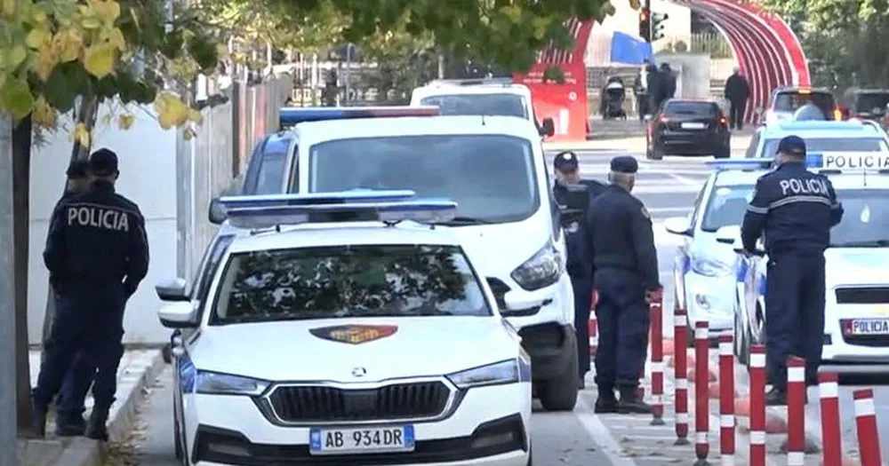 Ndërhyrja e menjëhershme e Policisë parandalon konfliktin ndërmjet disa grupeve të miturish. Procedohen 28 vetë