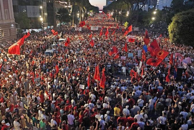 88 ditë protestë në shesh! Shqiptarët nuk heqin dorë: Do qëndrojmë deri në largimin e Ramës dhe qeverisë!