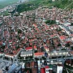 Shqipëria, një “fshat i madh”, vetëm 6 bashki klasifikohen si “qytet”. Kamza kryeson për përqendrimin e popullsisë në zona urbane
